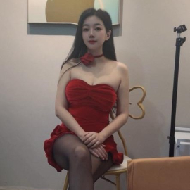 红衣舞女诱惑