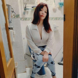 皮肤白的韵味少妇