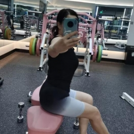 美臀熟女 放点小电影调氛围